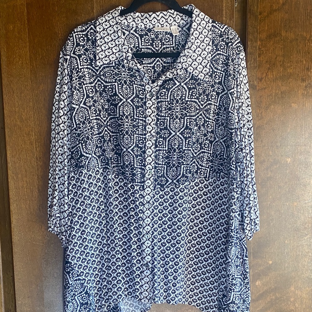LOGO by Lori Goldstein Black and White Patterned Casual Button Down Shirt
